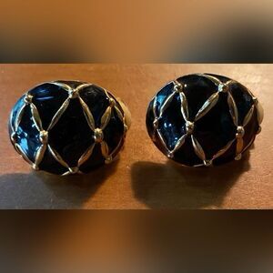 Vintage Women’s Earrings Black Enamel Gold Tone Swirl Clip On 1” Chunky Party